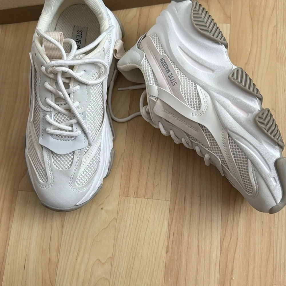 Steve Madden White Chunky Sneakers Modern Design - Possession E (EUC) - Picture 7 of 9